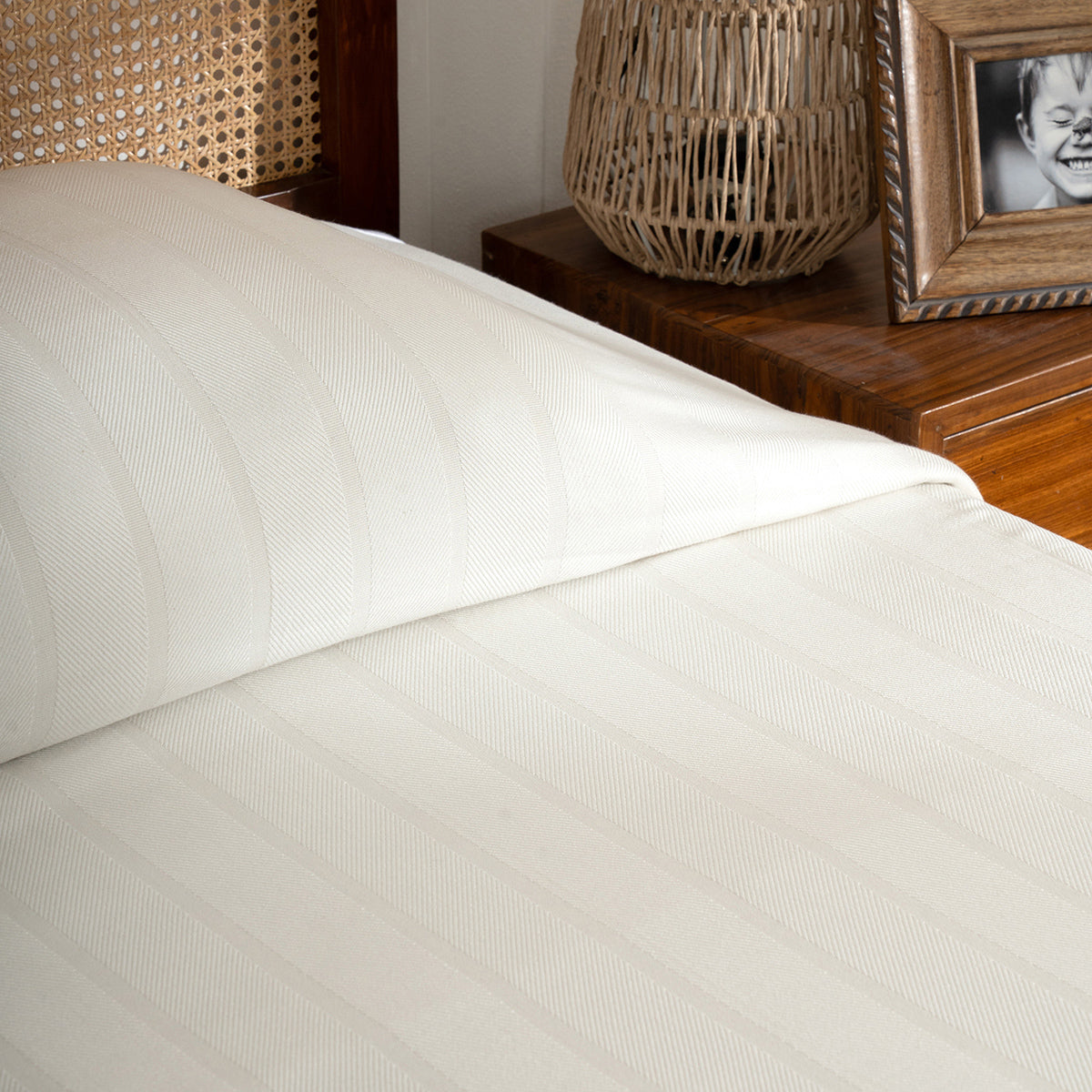 Bamboo Eco Friendly Soft Blanket/Bed Cover/Multi Cover Serene Haven Erika Off White
