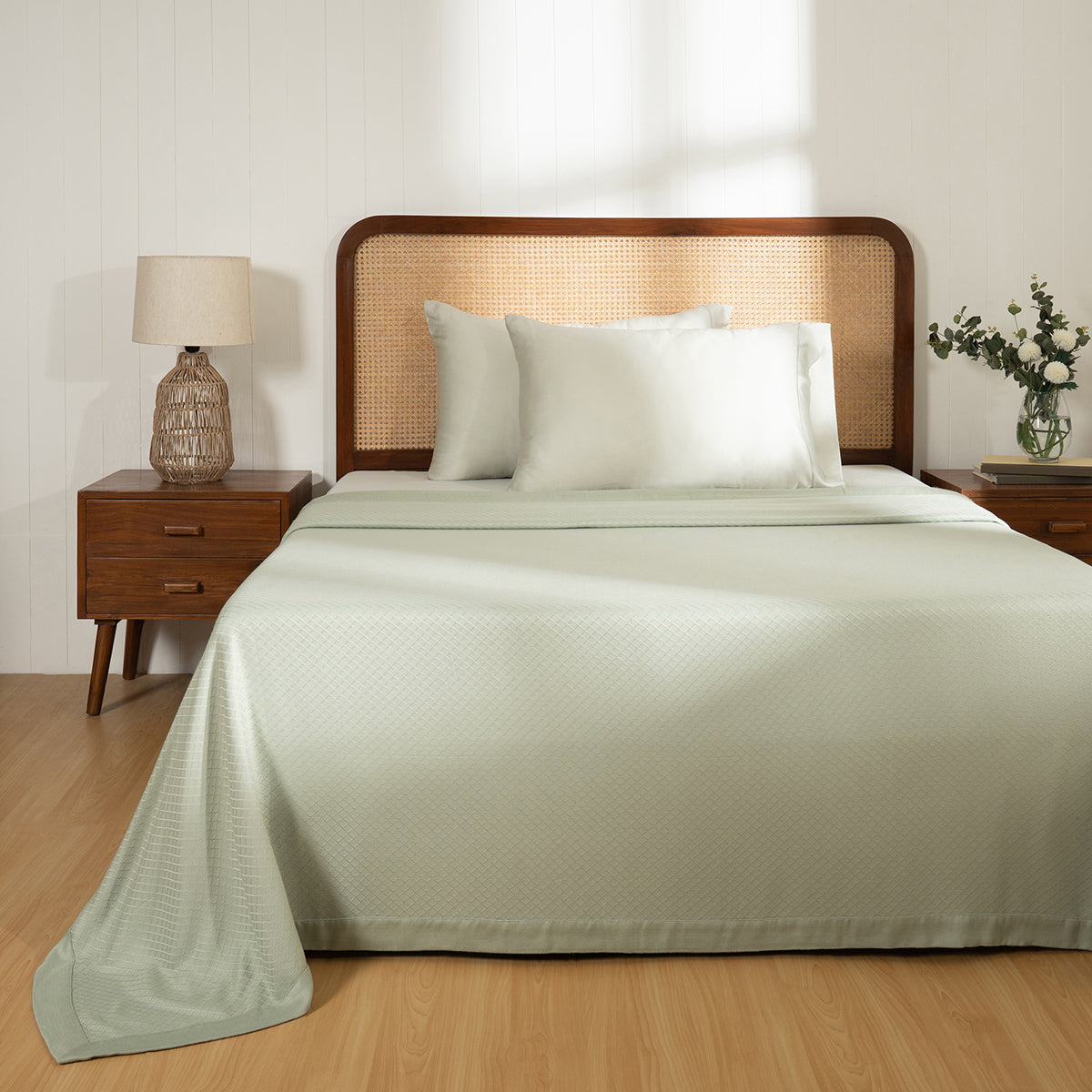Bamboo Eco Friendly Soft Blanket/Bed Cover/Multi Cover Serene Haven Highlawn Green