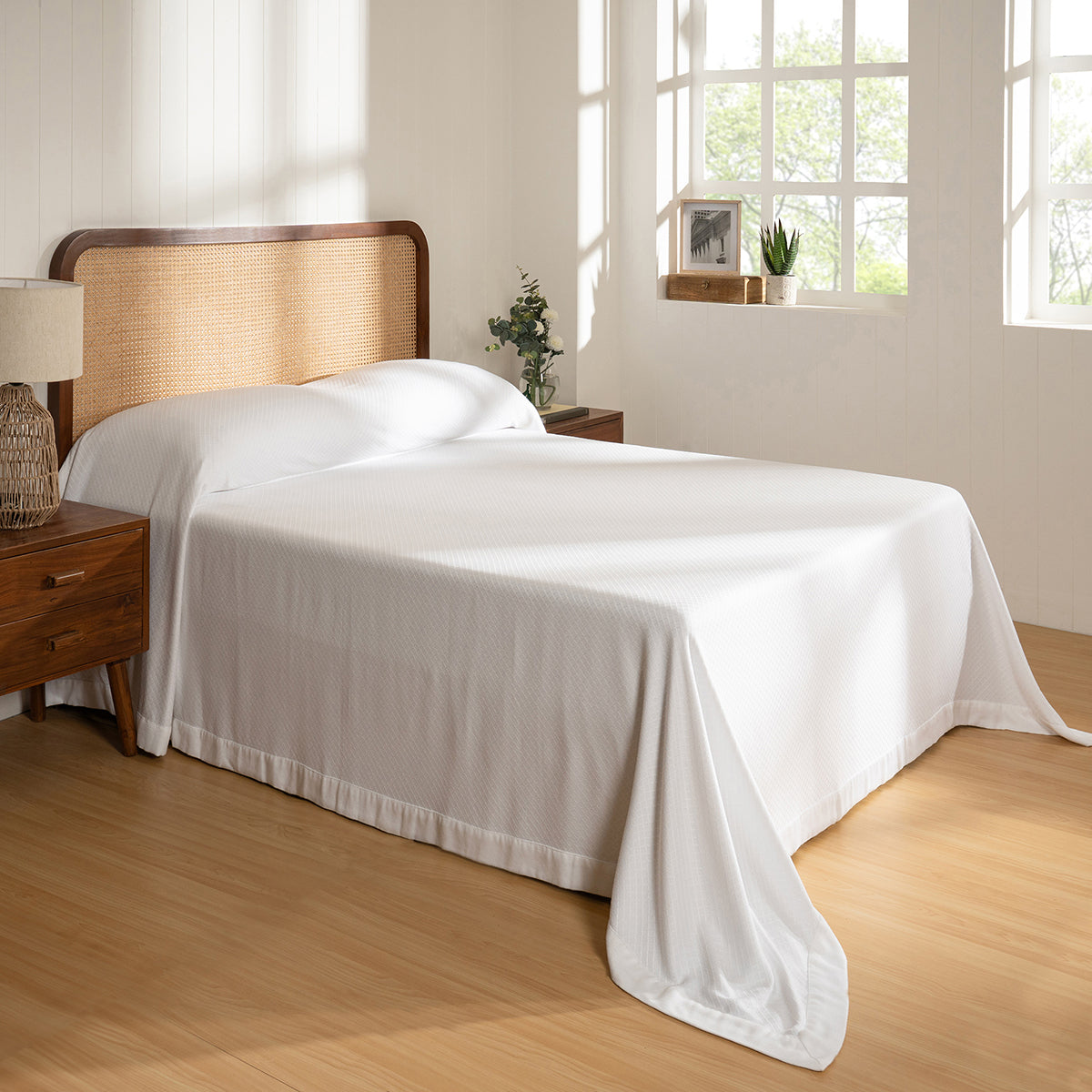 Bamboo Eco Friendly Soft Blanket/Bed Cover/Multi Cover Serene Haven Highlawn White