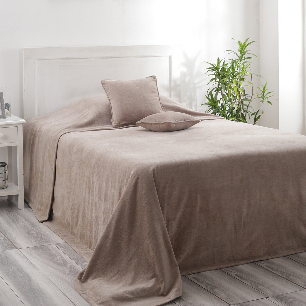 Jessica 100% Cotton Solid Woven Super Soft Ecru Bed Cover/Blanket