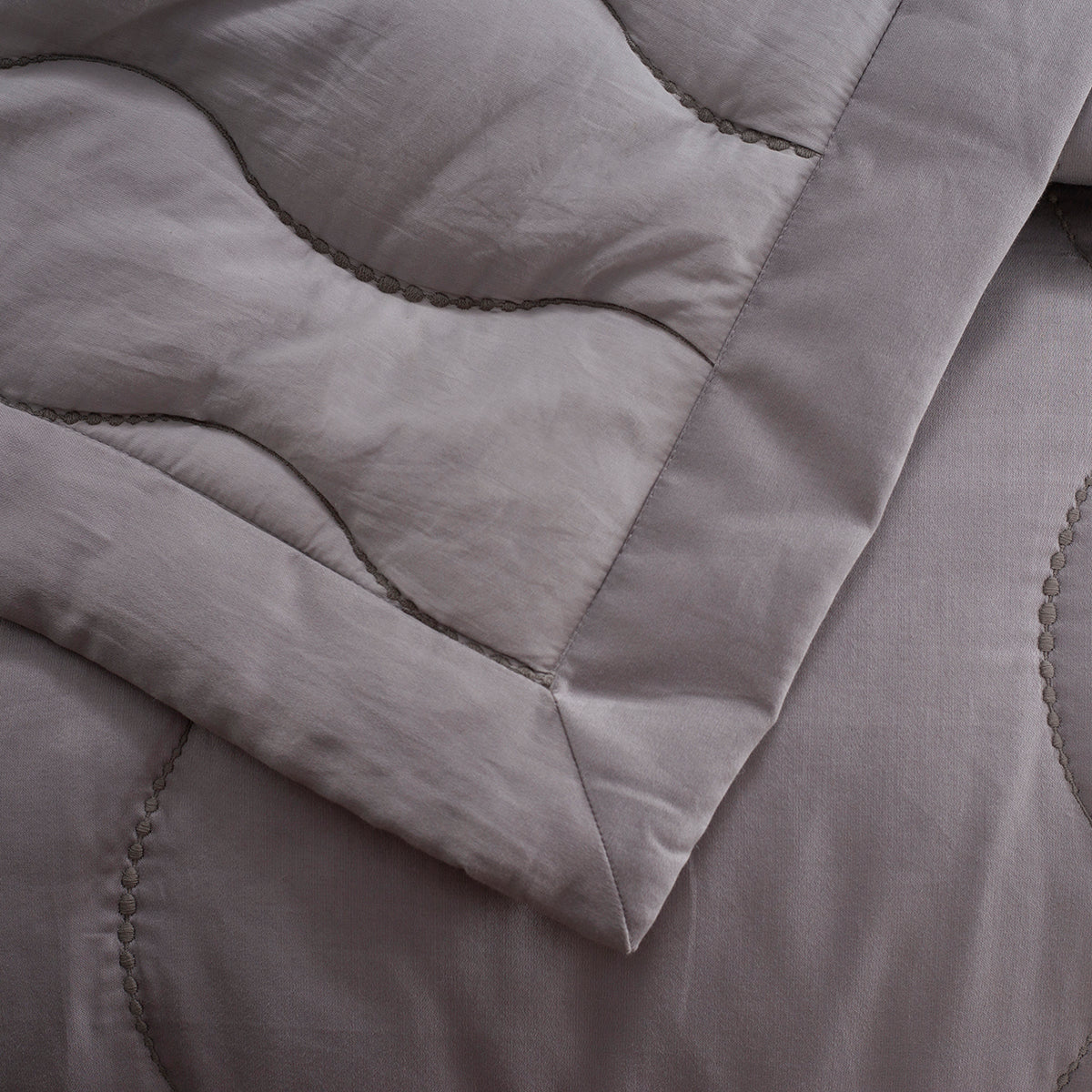 Nostalgic Attire Eiderdown 8PC Quilt/Quilted Bed Cover Set