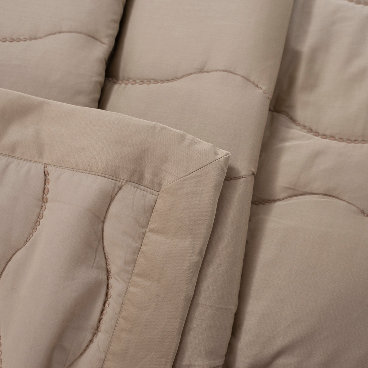 Nostalgic Attire Eiderdown 8PC Quilt/Quilted Bed Cover Set