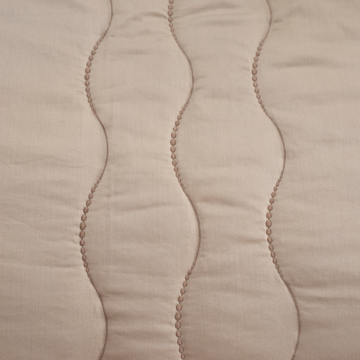 Nostalgic Attire Eiderdown 8PC Quilt/Quilted Bed Cover Set