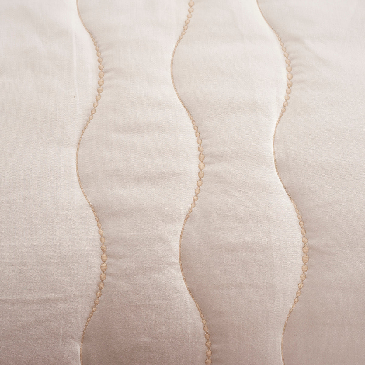 Nostalgic Attire Eiderdown 8PC Quilt/Quilted Bed Cover Set