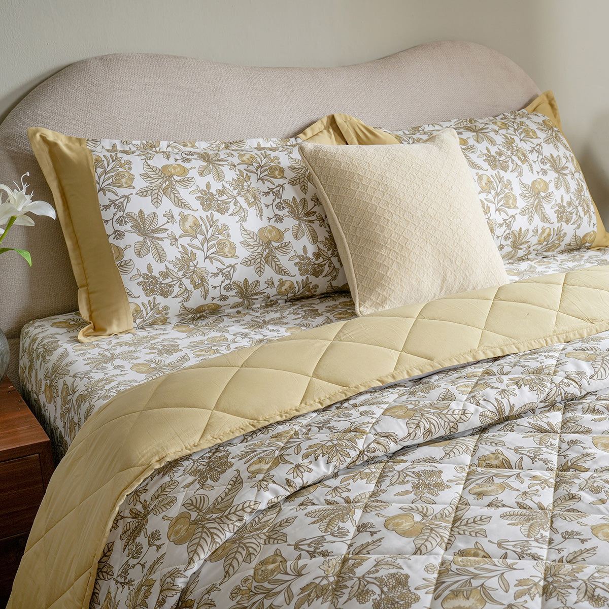 Sensory Bloom Fruity Foliage 4 pcs Mustard Quilt Set