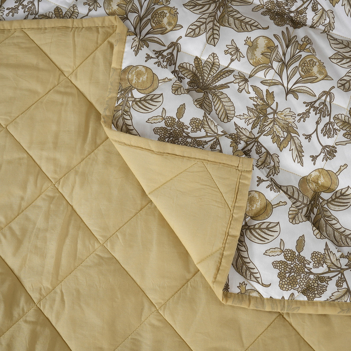 Sensory Bloom Fruity Foliage 4 pcs Mustard Quilt Set