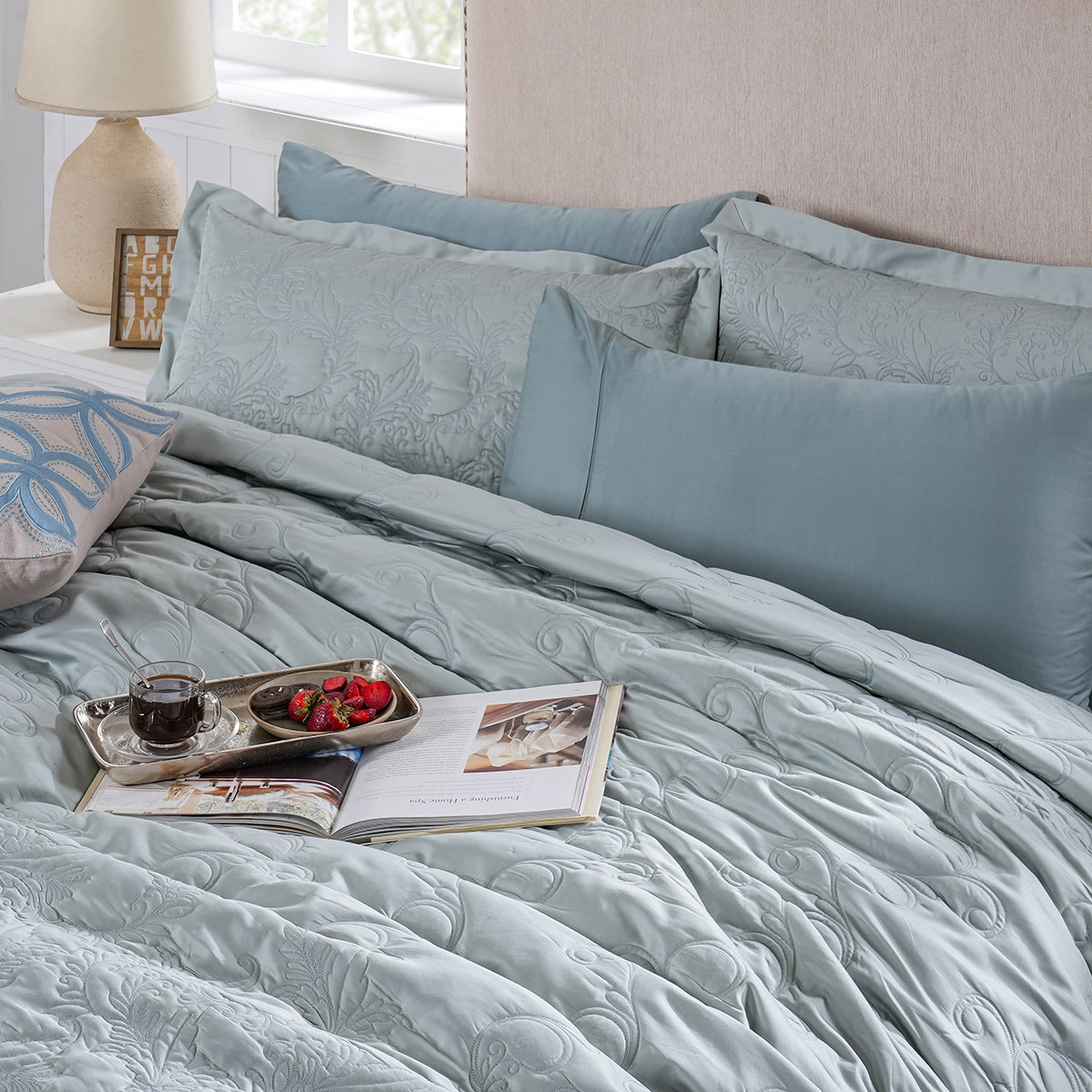 8pcs Quilt/Qulited Bed Cover Set Blue Classical Ornate Twirls & Swirls