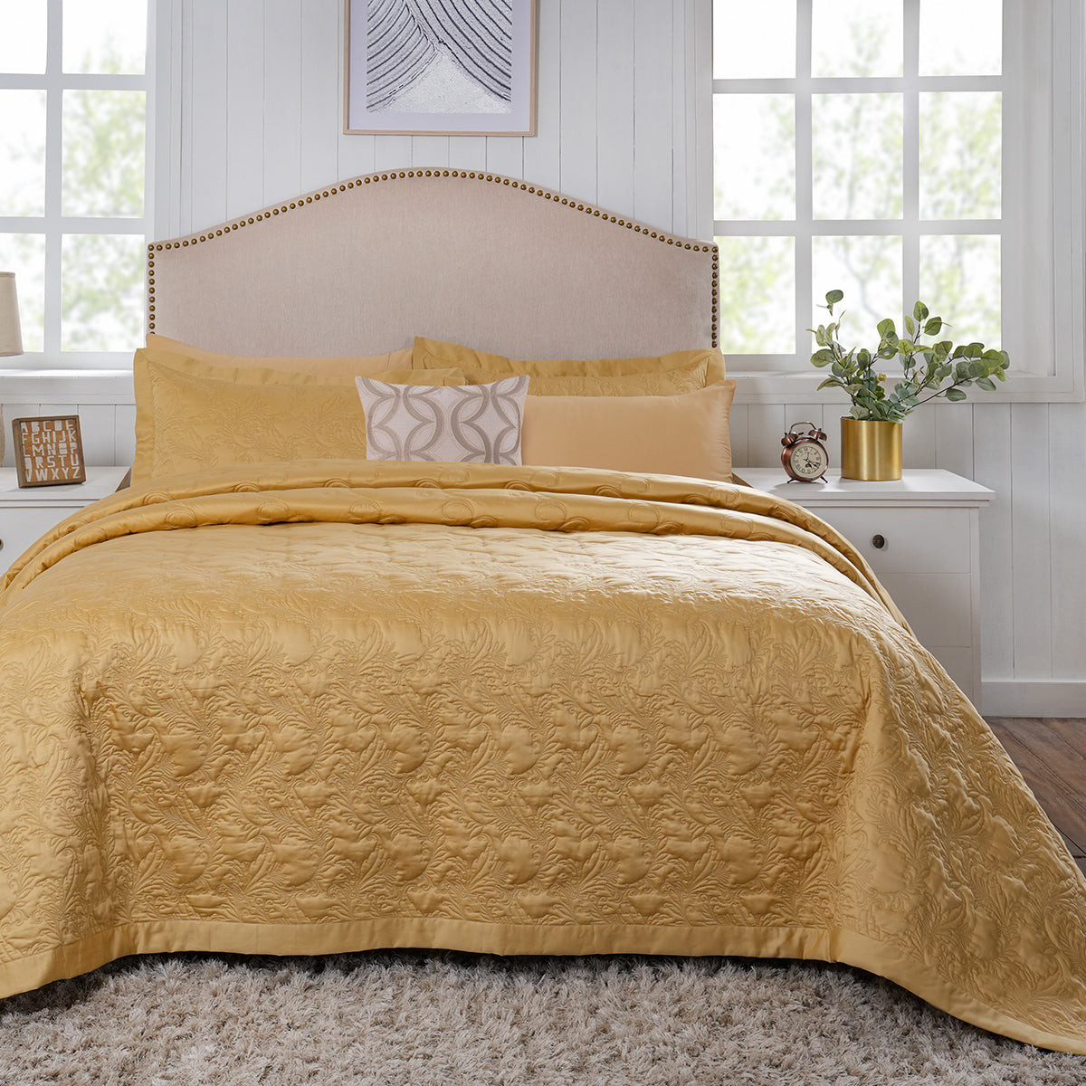 8pcs Quilt/Qulited Bed Cover Set Gold Classical Ornate Twirls & Swirls