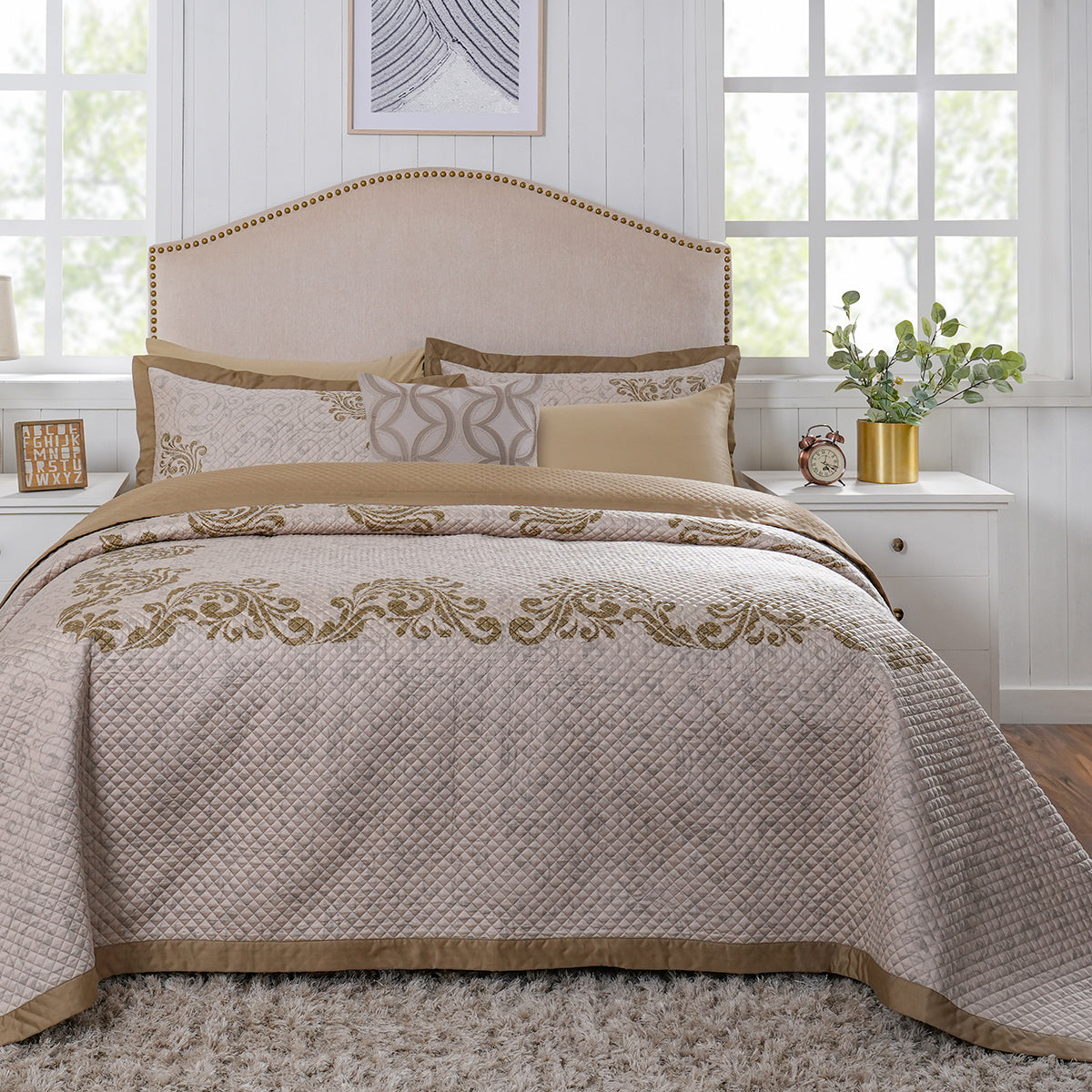 8pcs Quilt/Qulited Bed Cover Set Gold Classical Ornate Seamless Scroll