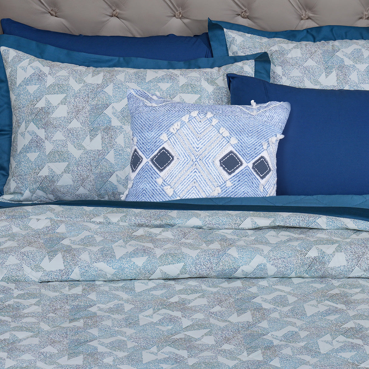 Eclectic Geo Triangle Blue 8pcs Quilt/Quilted Bed Cover
