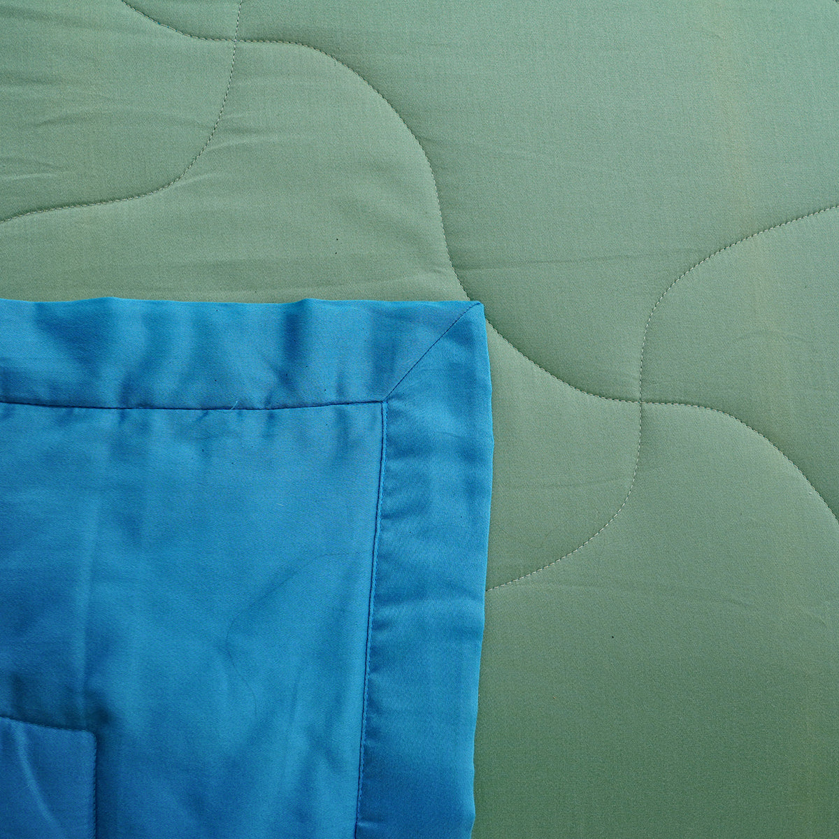 Vincent Reversible Basil/Mosaic Blue Quilt/Quilted Bed Cover Set