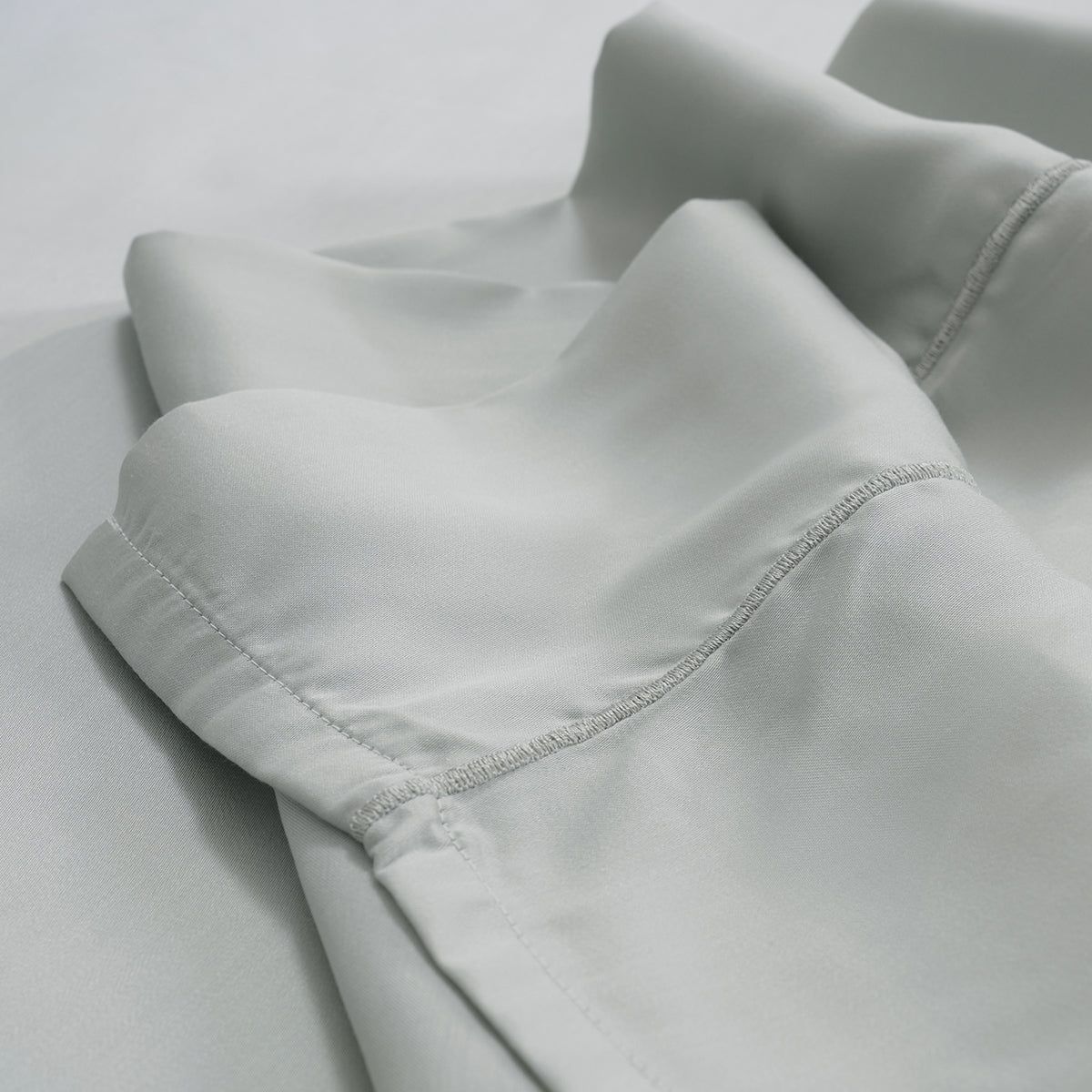 Vintage Noemi Solid 100% Tencelâ„¢ Green Bed Sheet With Pillow Case