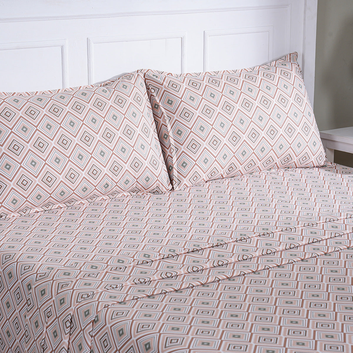 Hermosa Sensory Bloom  100% Cotton Printed Bed Sheet with Pillow Case Peach