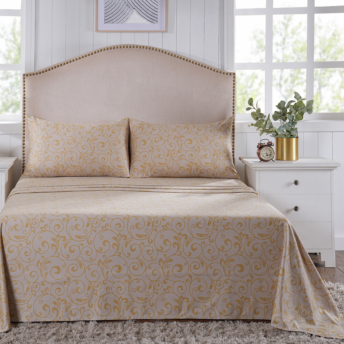 Classical Ornate Seamless Scroll Bed Sheet with Pillow Case Gold