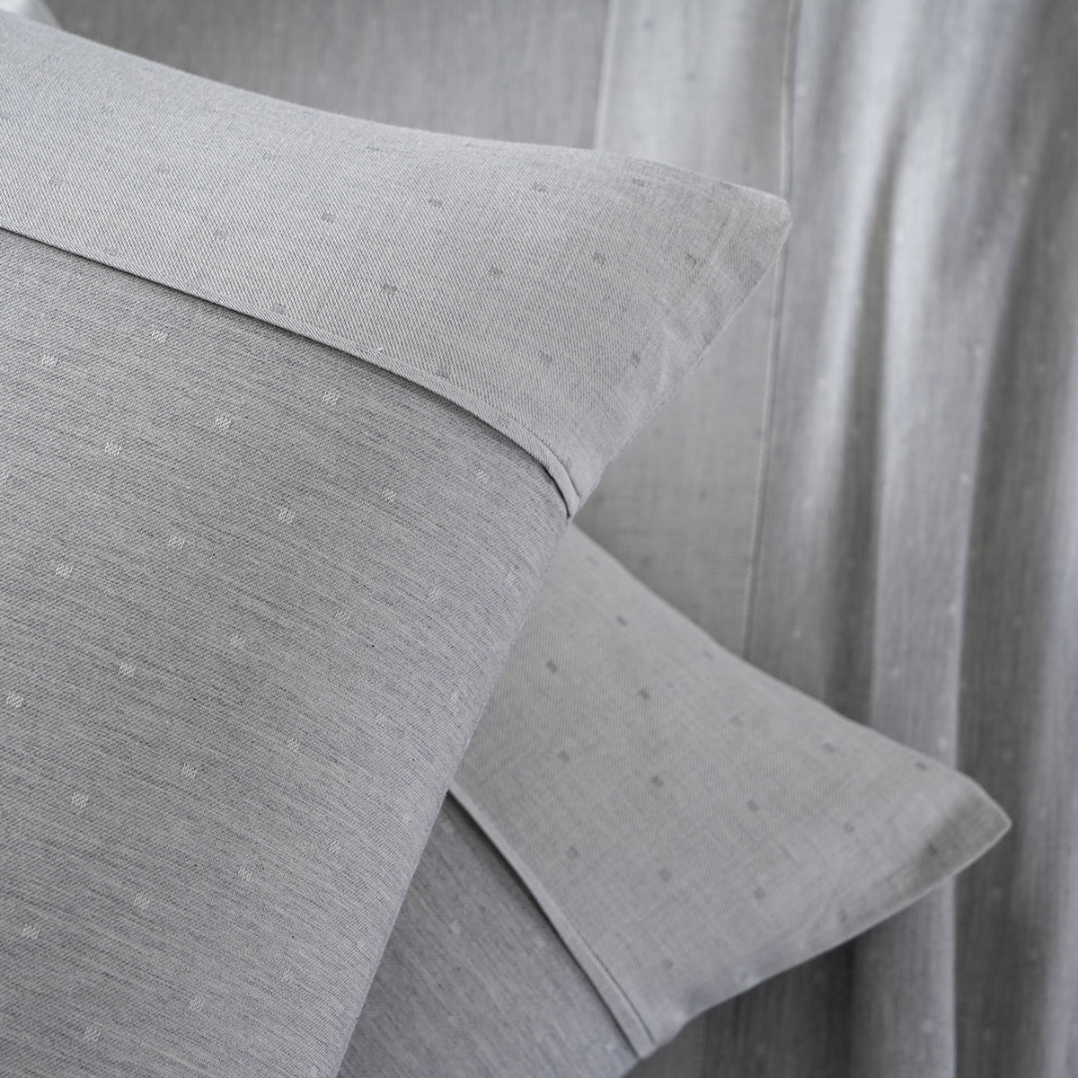 Muted Dot Reversible Made With Egyptian Cotton Ultra Soft Grey Bed Sheet with Pillow Case