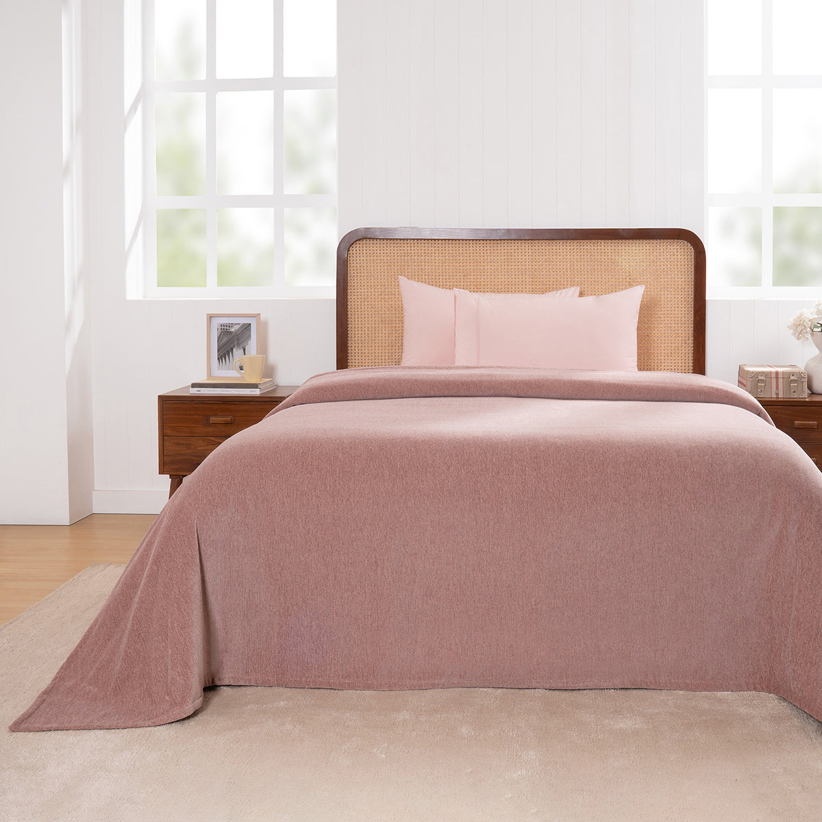 Charlotte Woven Misty Rose Bed Cover /Blanket