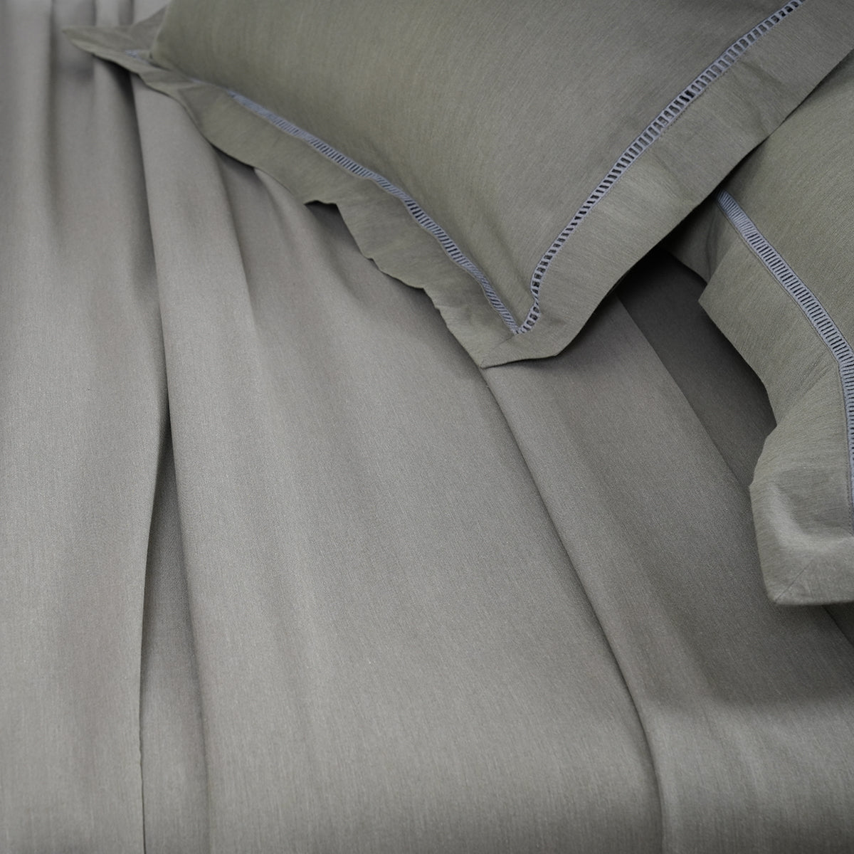 Emmie Made With Egyption Cotton Ultra Soft Green Bed Sheet with Pillow Case