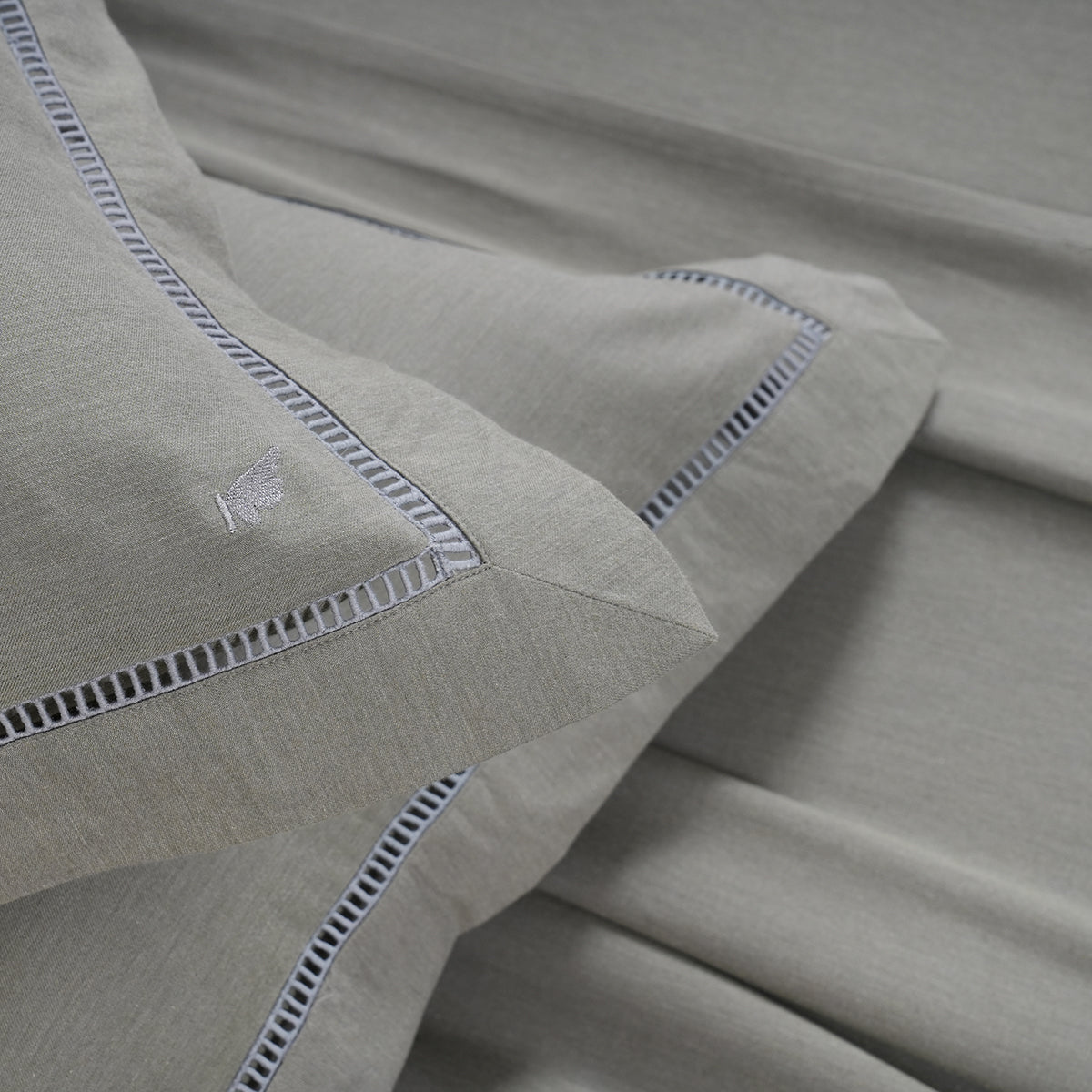 Emmie Made With Egyption Cotton Ultra Soft Green Bed Sheet with Pillow Case