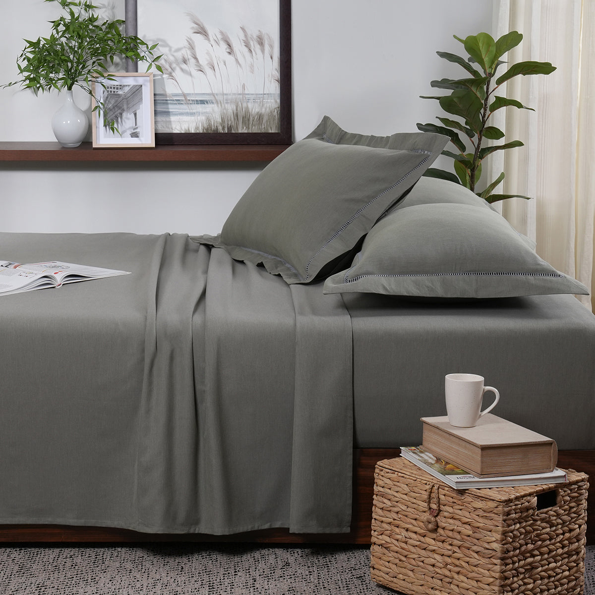 Emmie Made With Egyption Cotton Ultra Soft Green Bed Sheet with Pillow Case