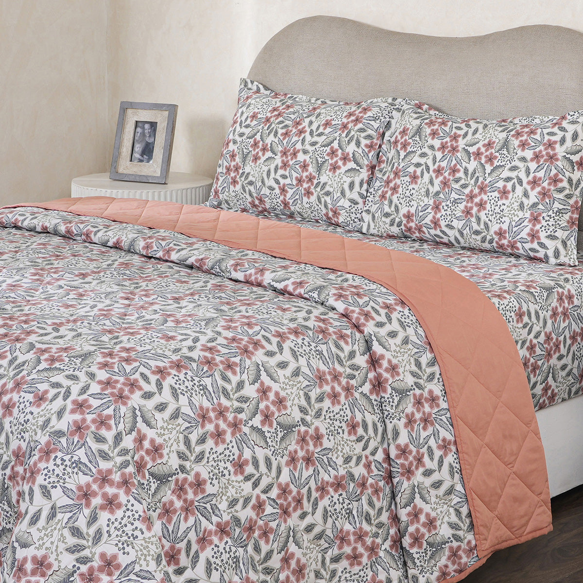Hermosa Botanic Bloom Fleur Essence Quilt Red