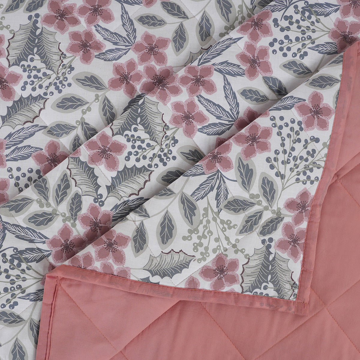 Hermosa Botanic Bloom Fleur Essence Quilt Red