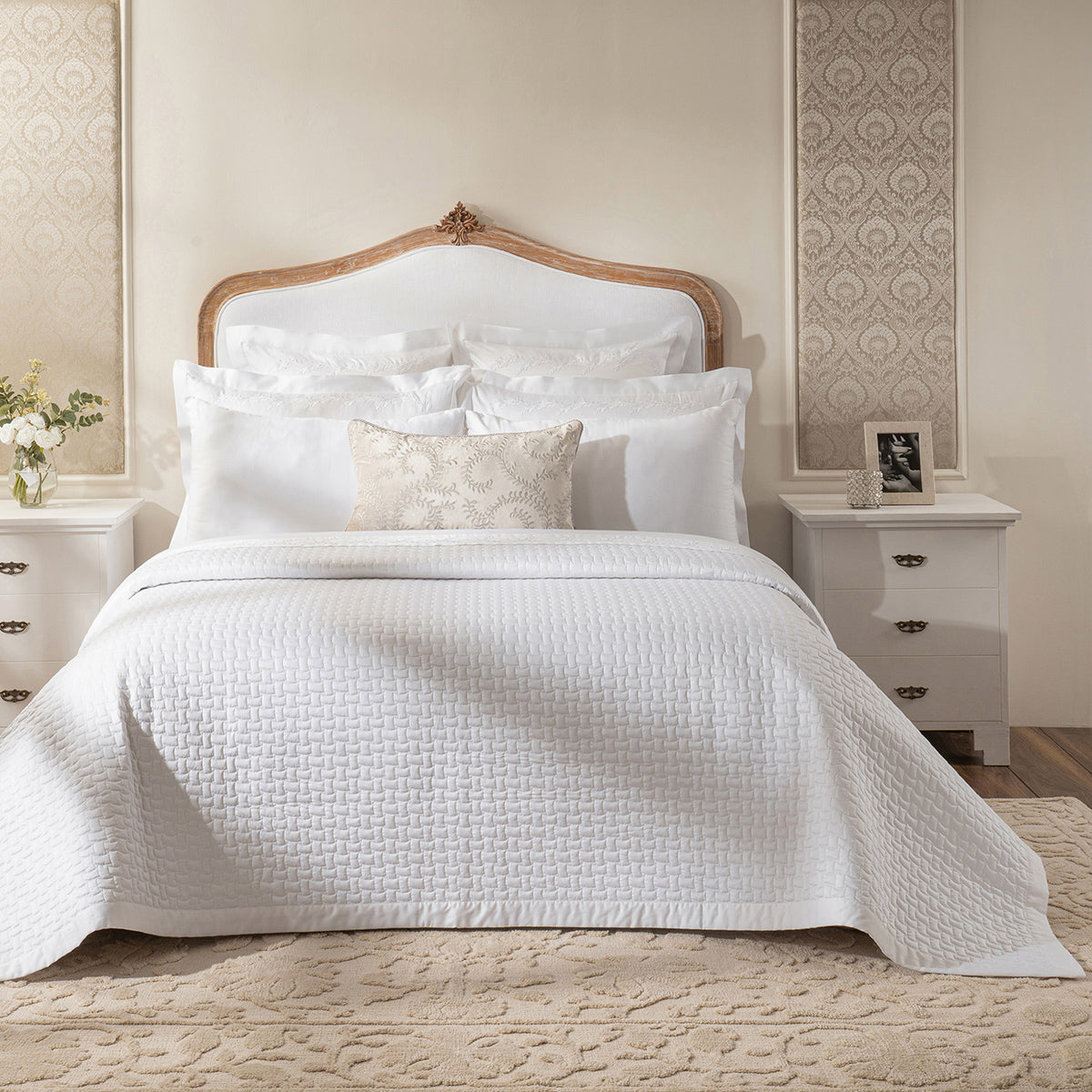 Luxe Elegance Leafy Basket 10 Pcs Quilt Set White