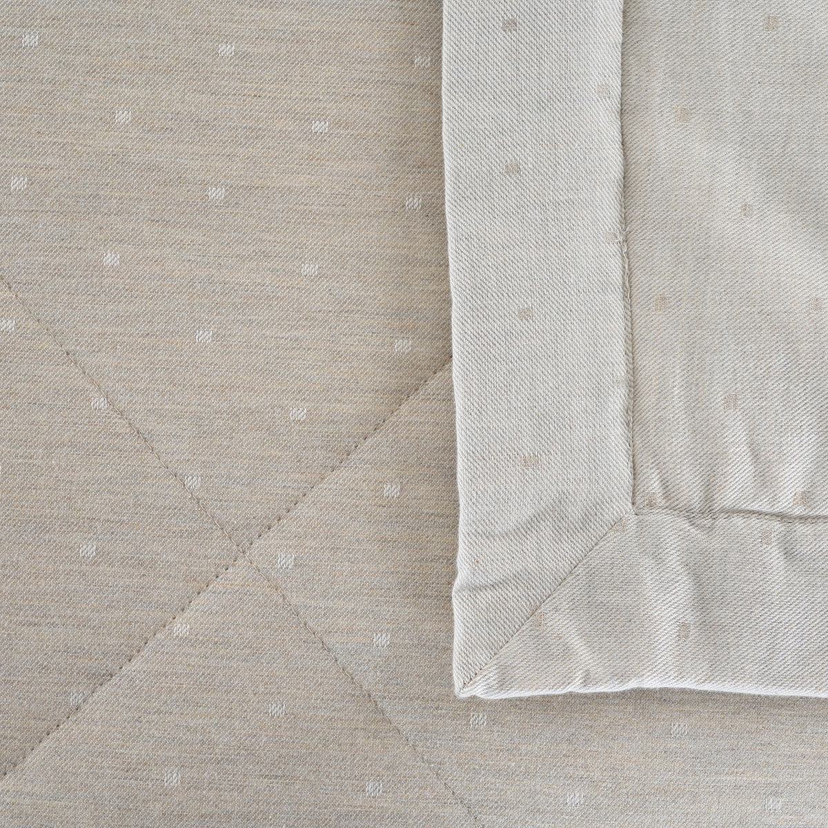 Muted Dot 100% Neutral Cotton Filling BeigeQuilt/Quilted Bed Cover