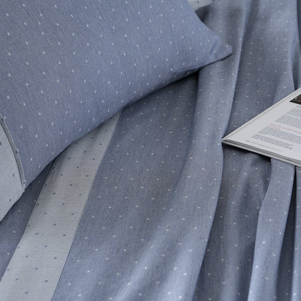 Muted Dot Reversible Made With Egyptian Cotton Ultra Soft Blue Bed Sheet with Pillow Case