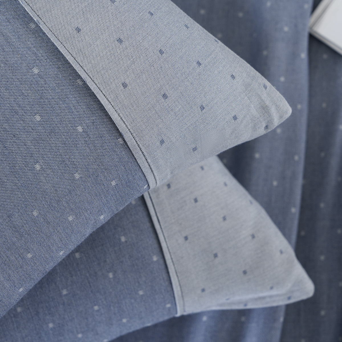 Muted Dot Reversible Made With Egyptian Cotton Ultra Soft Blue Bed Sheet with Pillow Case
