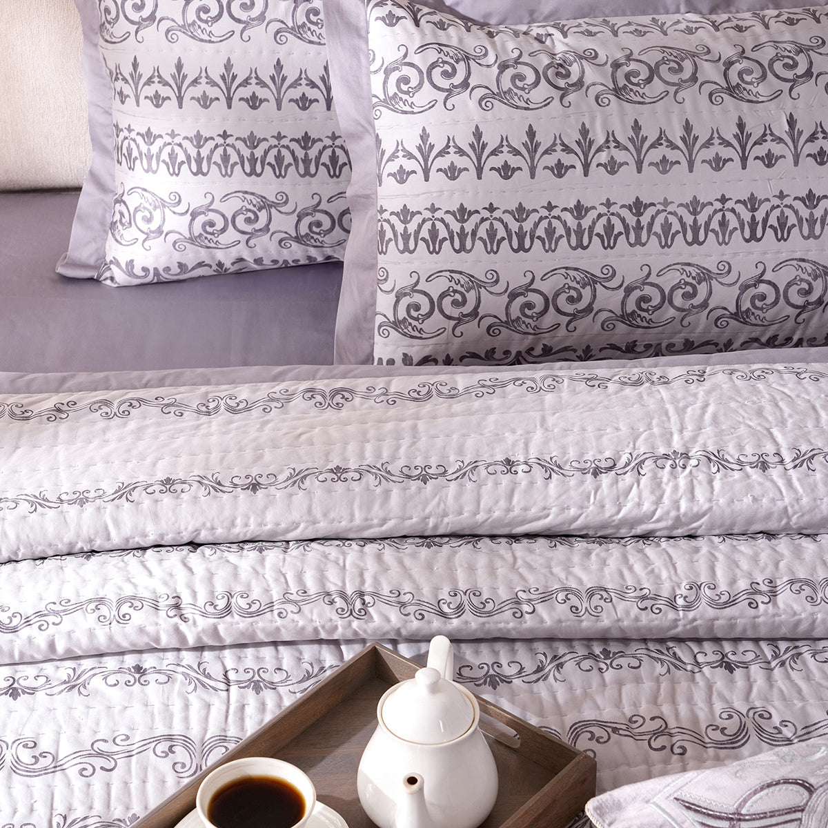 Ornamental Elegance Arabelle Quilt/Quilted Bed Cover Purple