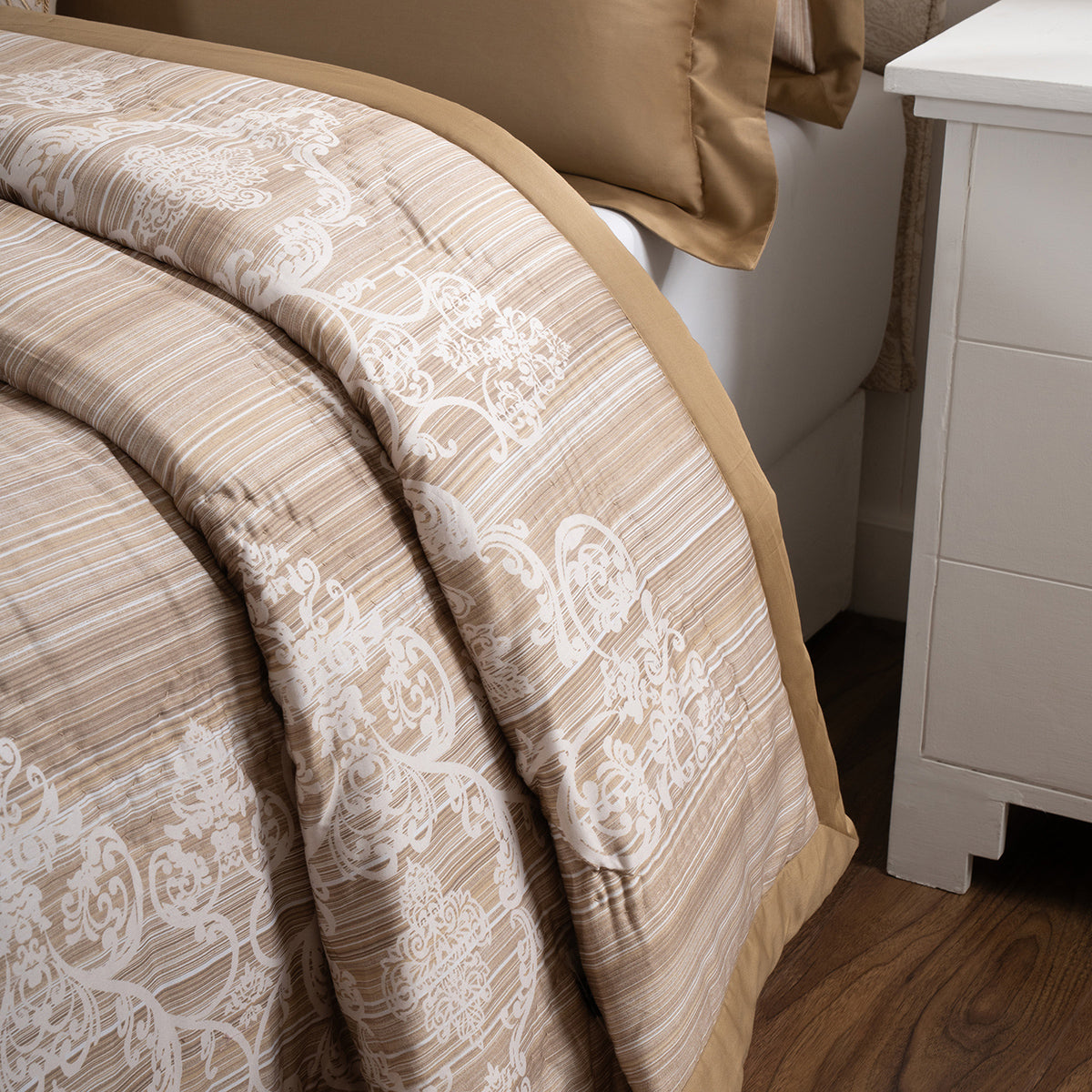 Quilt 100% Cotton Gold Veloura Imperial Grace