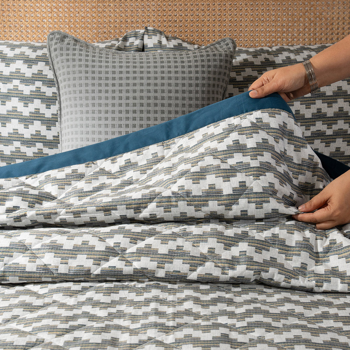 Quilt Set Ideal For Gifting Twisty Melange Quilt Set Blue