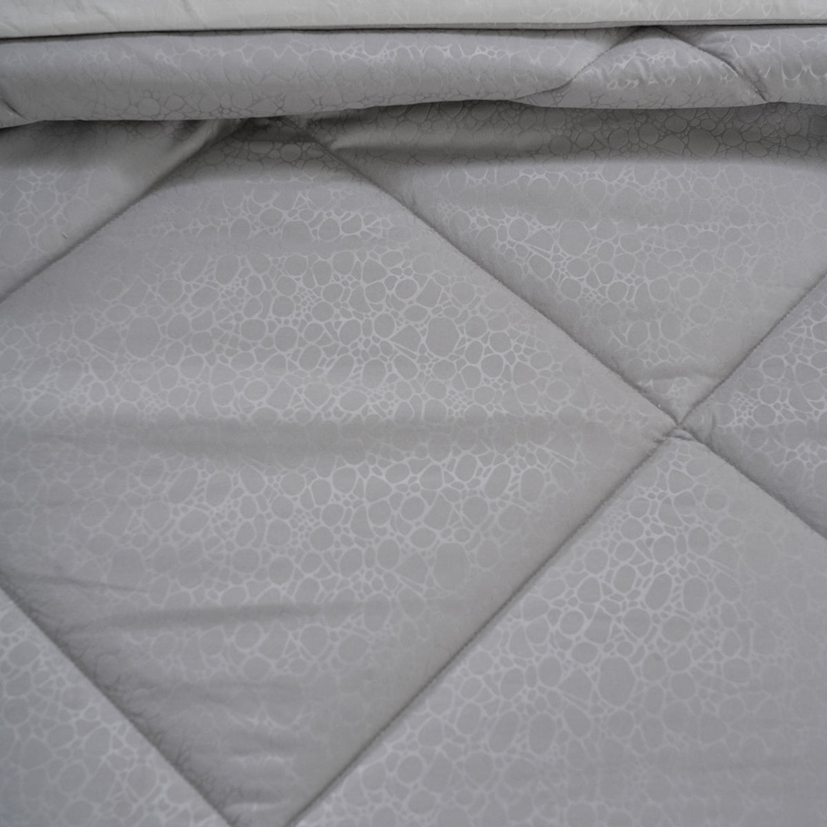 Hermosa Glister Pebble Ash 150GSM Reversible Summer AC Quilt