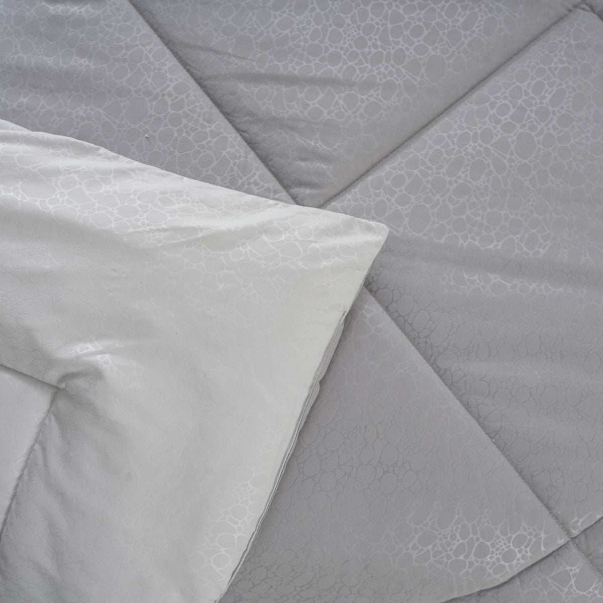 Hermosa Glister Pebble Ash 150GSM Reversible Summer AC Quilt