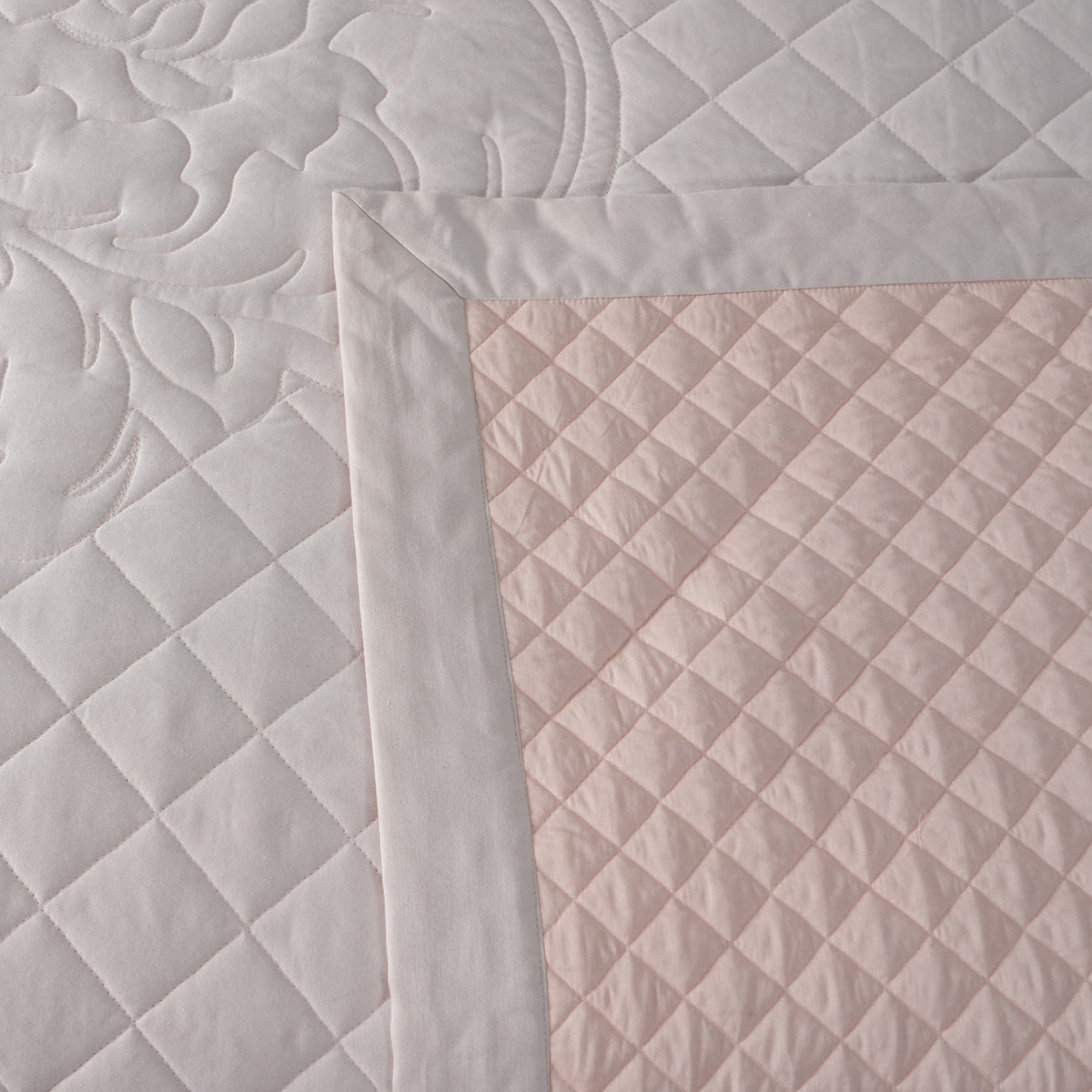 Acanthus Serenity Sole Bliss Quilted Quilt/Comforter