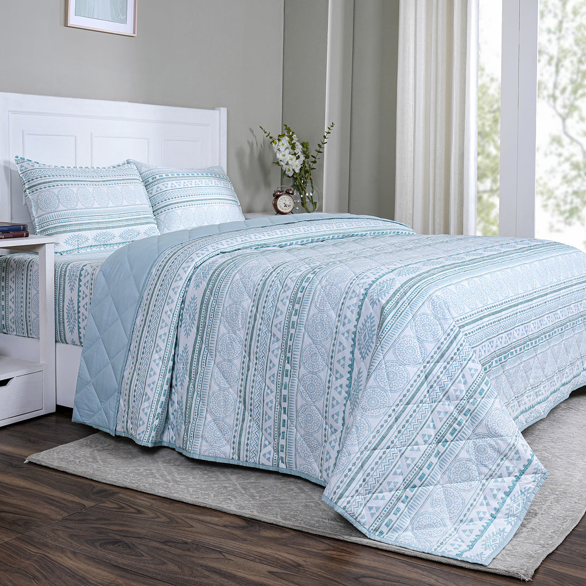Hermosa Sensory Bloom Allegra Quilt Blue