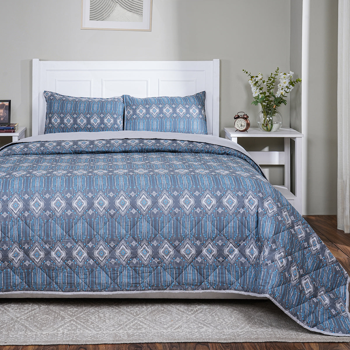 Hermosa Sensory Bloom Gareth Quilt Blue