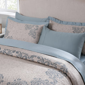 Classical Ornate Seamless Scroll Quilt/Quilted Bed Cover Blue