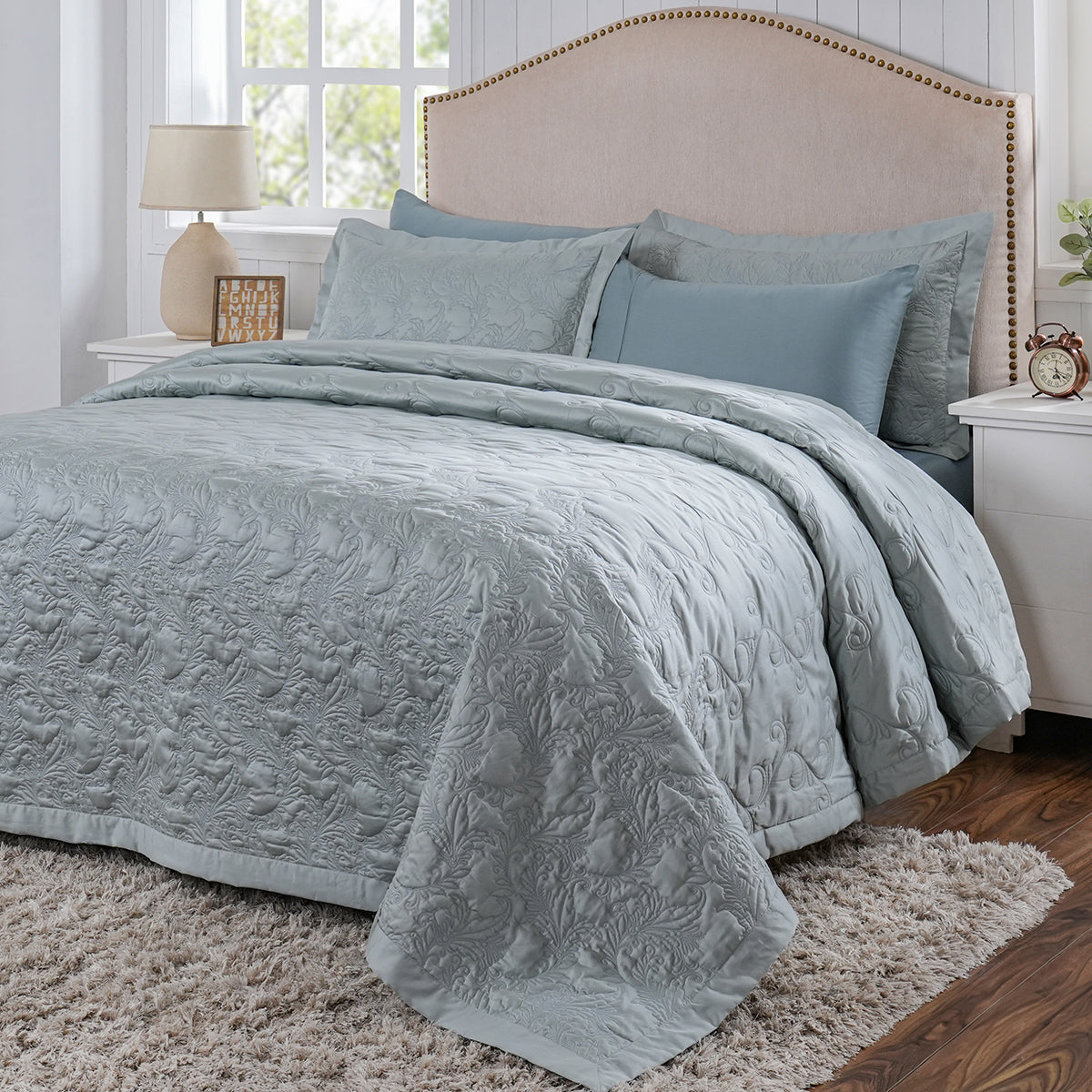 Classical Ornate Twirls & Swirls Quilt/Quilted Bed Cover Blue