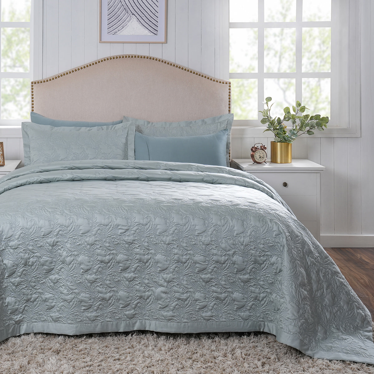 Classical Ornate Twirls & Swirls Quilt/Quilted Bed Cover Blue