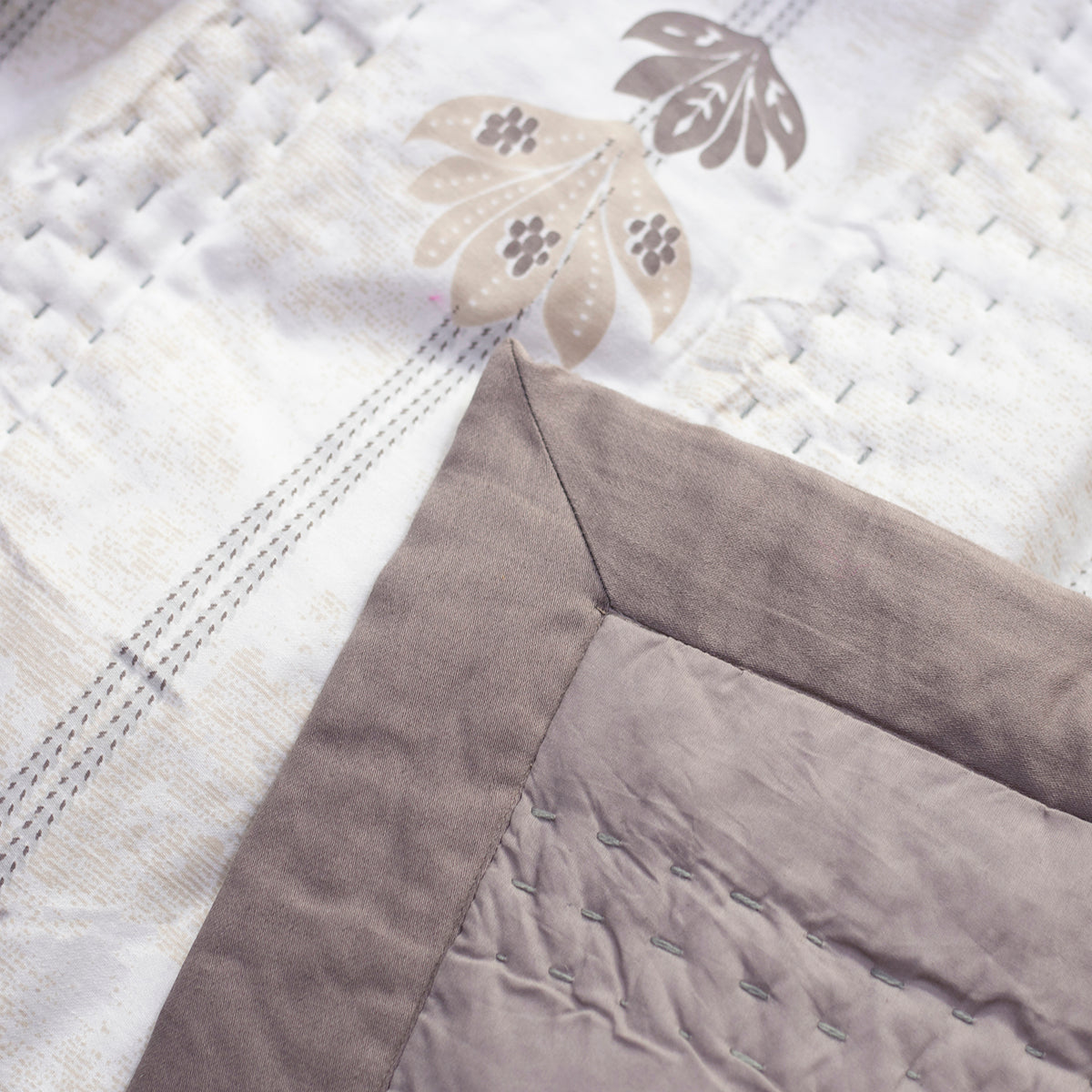 Nouveau Tradition Water Lily Neutral Quilt