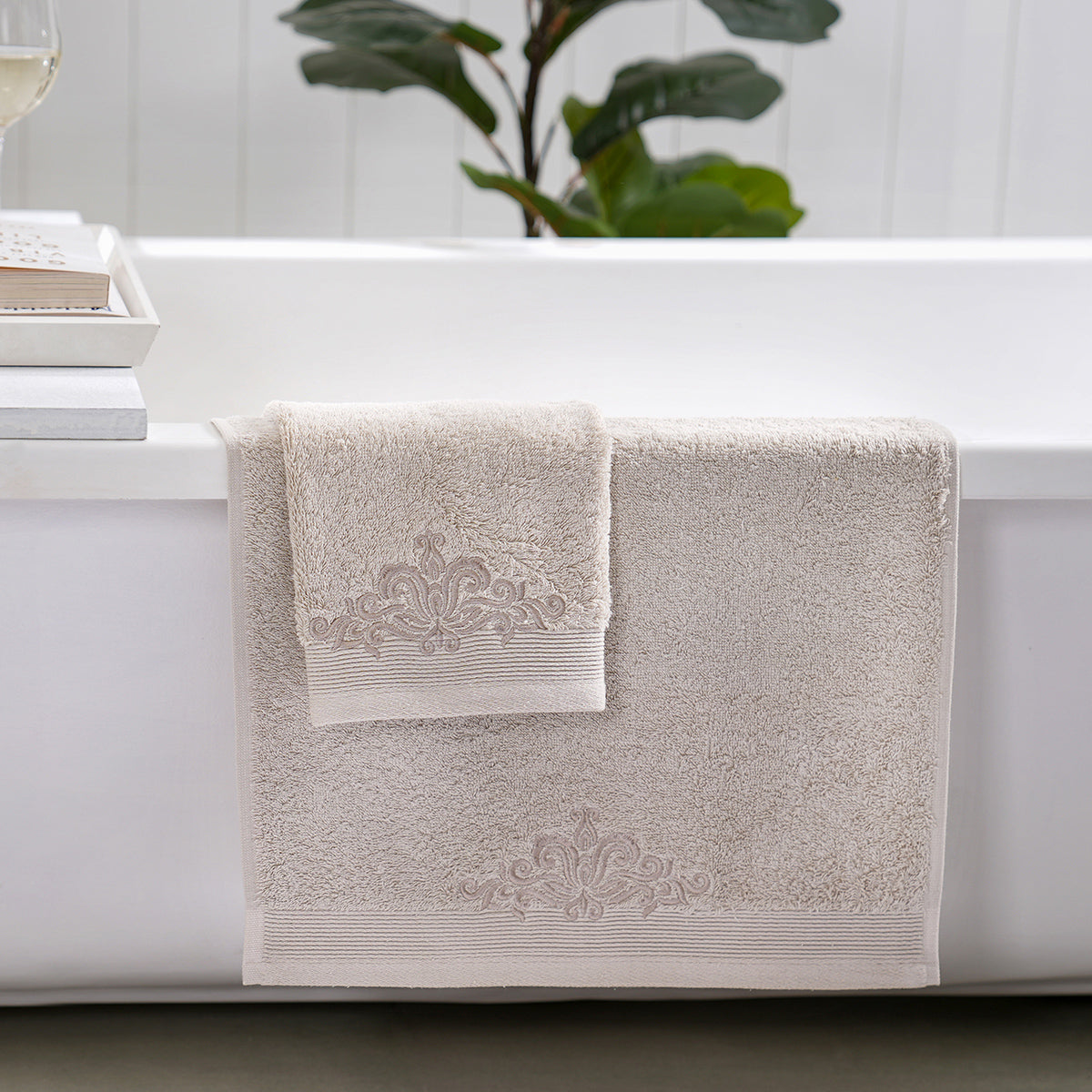 Classic Trope Embroidery 100% Cotton Towel Set Neutral
