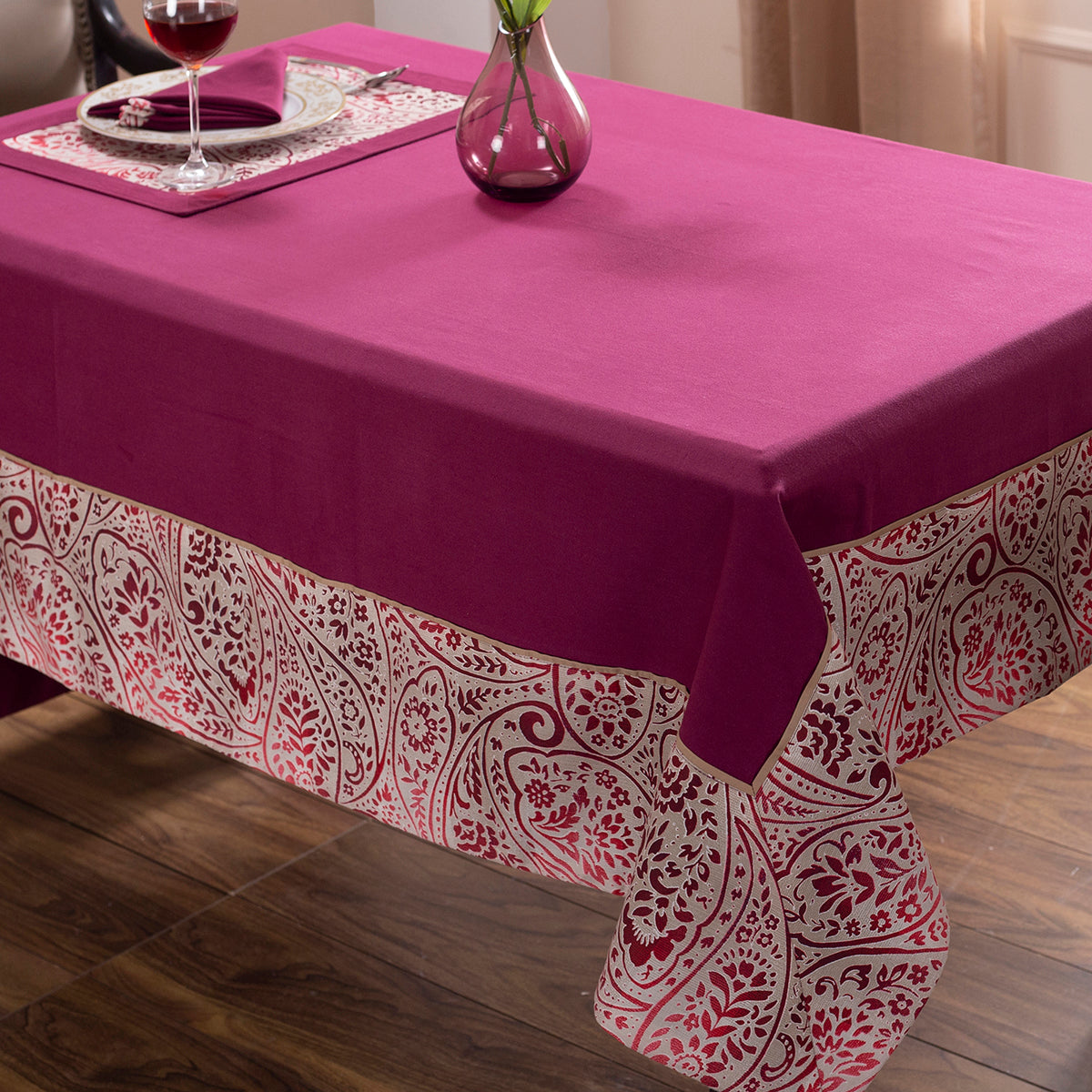 Hues Folklore Transition Ombre Bonanza Red Table Cover