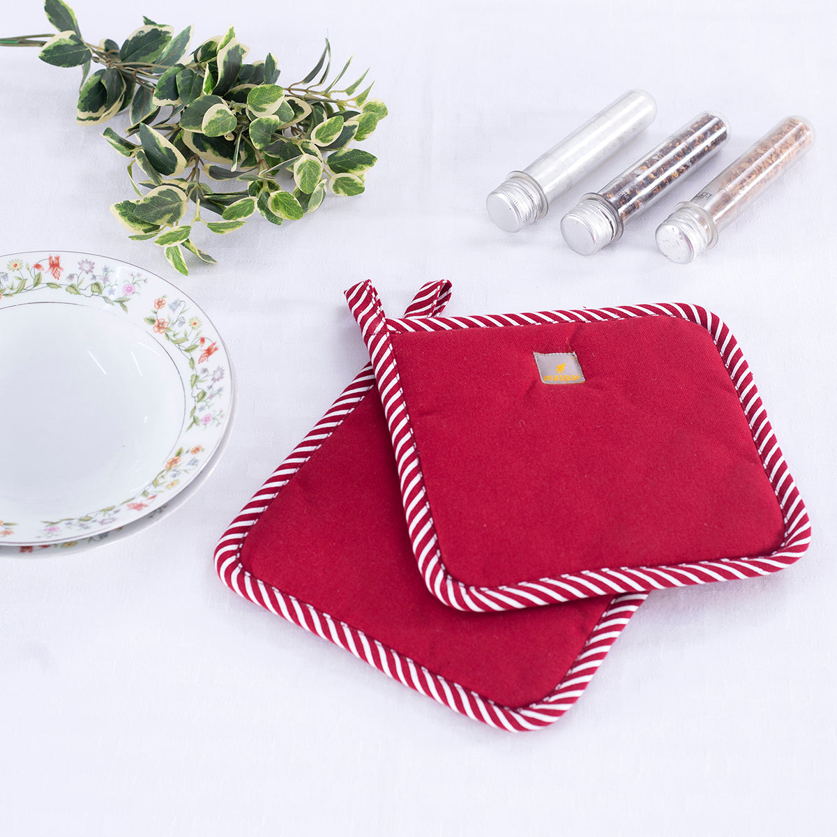 Russel Red 2 Pc Pot Holder