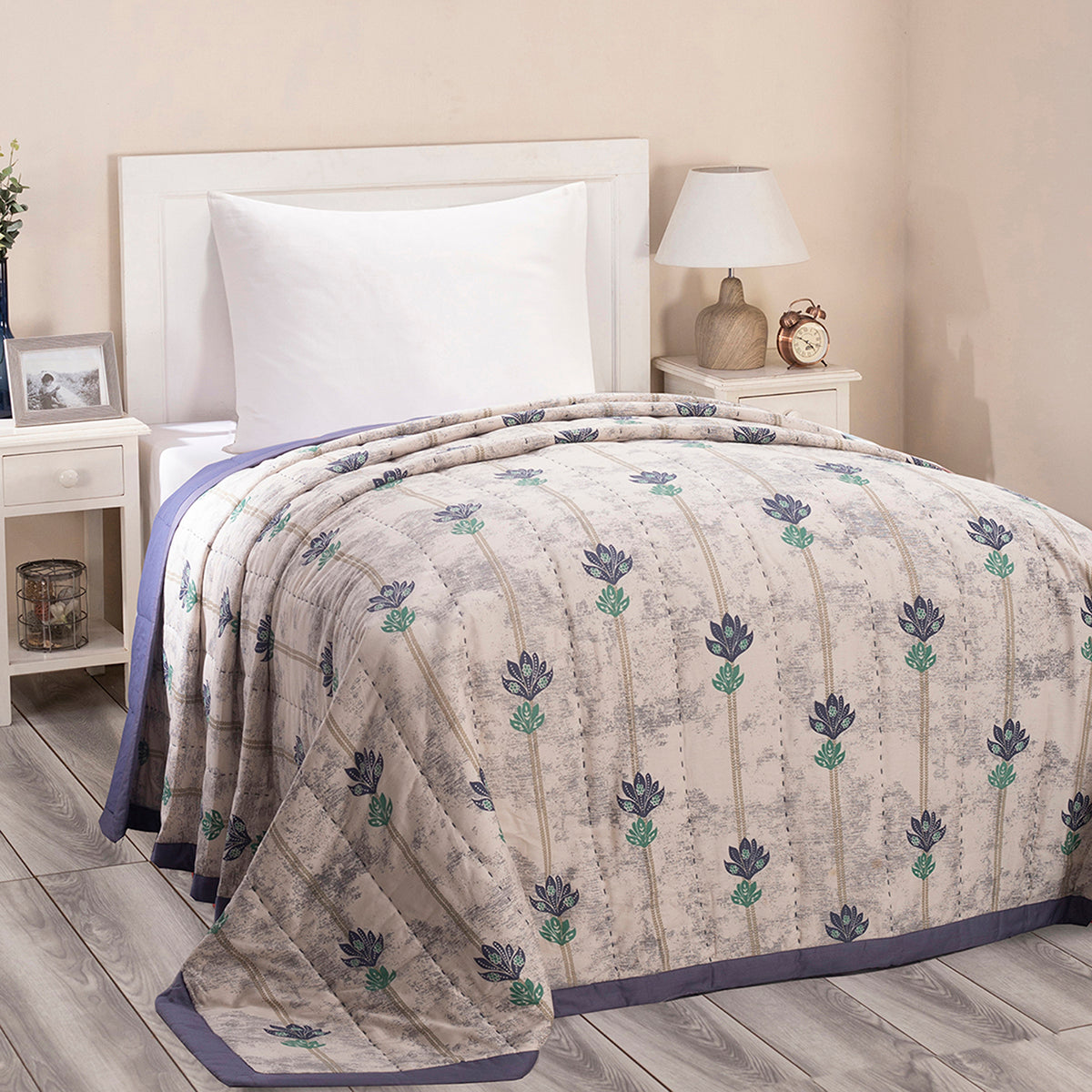 Nouveau Tradition Water Lily Summer AC Quilt/Quilted Bed Cover/Comforter Blue
