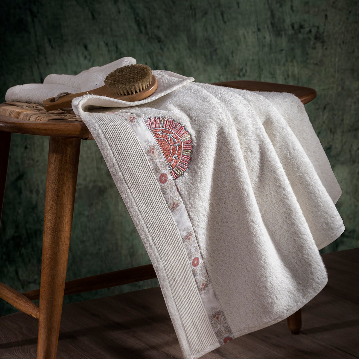 Exotic Heritage Classic Arch Anti-Bacterial, Anti-Fungal and Odour Resistant Towel 70X140 Red