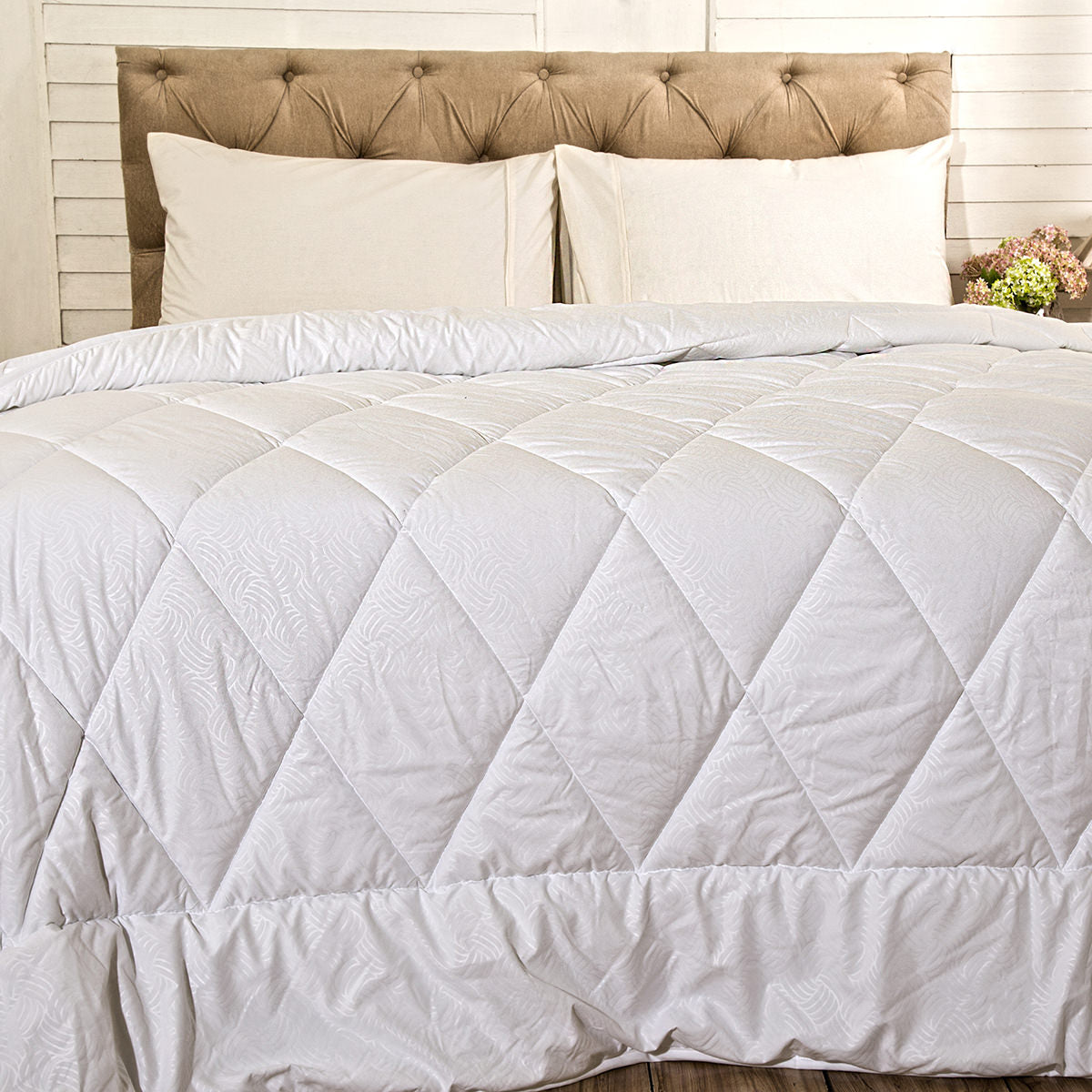 Diona Embossed Fabric Winter Light Weight Super Soft & Plush Duvet Insert/Quilt