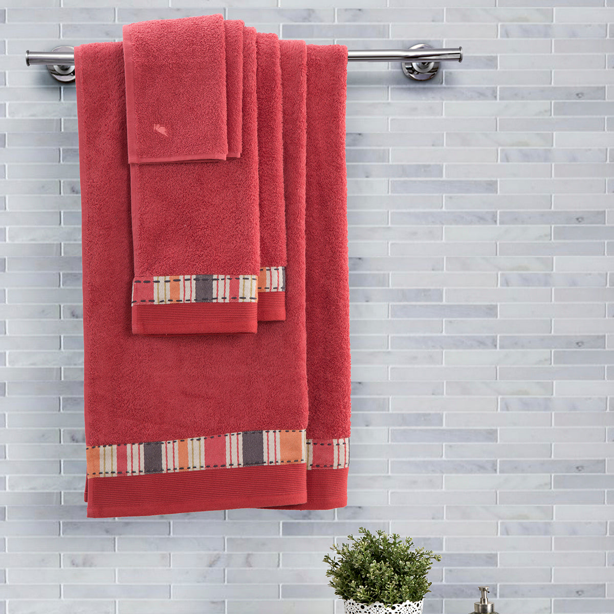 Eclectic Treasures Dudel Dopp Antimicrobial Antifungal Super Absorbent & Soft Red Towel Set