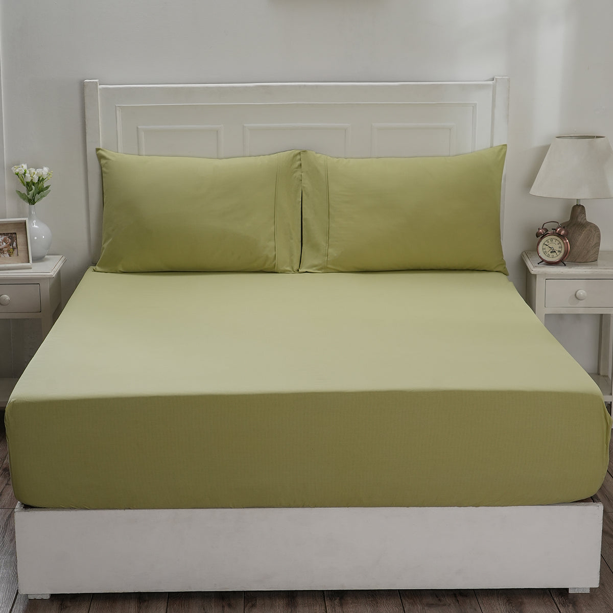 Eden Crisp & Light Weight 100% Cotton Solid Green Fitted Sheet