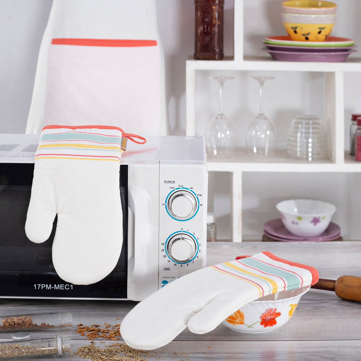 Evita Red/Cream 2 Pc Oven Mitt